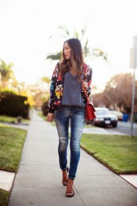 Floral-printed-bomber-jacket-street-style-366x550