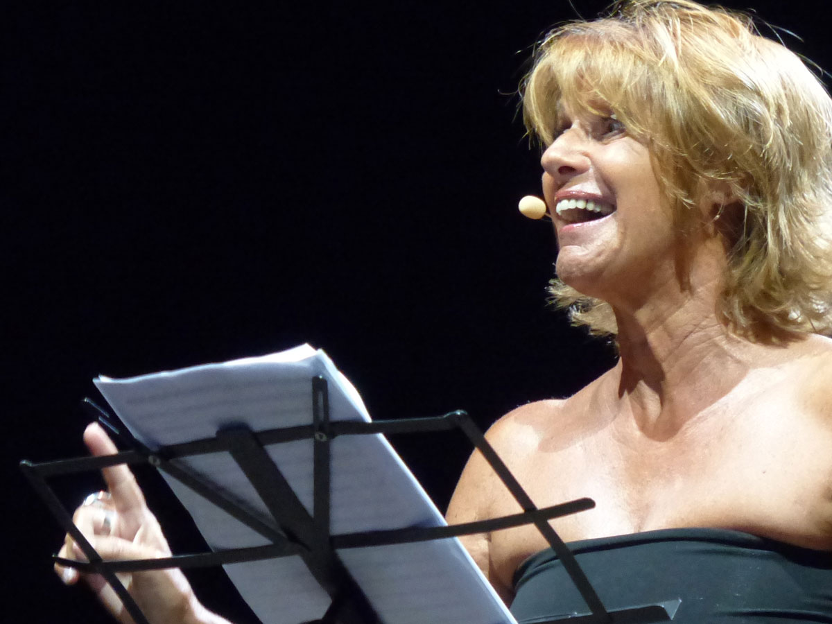 LELLA COSTA: DALLA PARTE DELLE DONNE