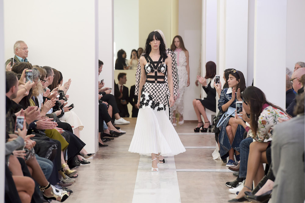 Parigi Fashion Week, la sfilata primavera – estate 2016 di Emanuel Ungaro