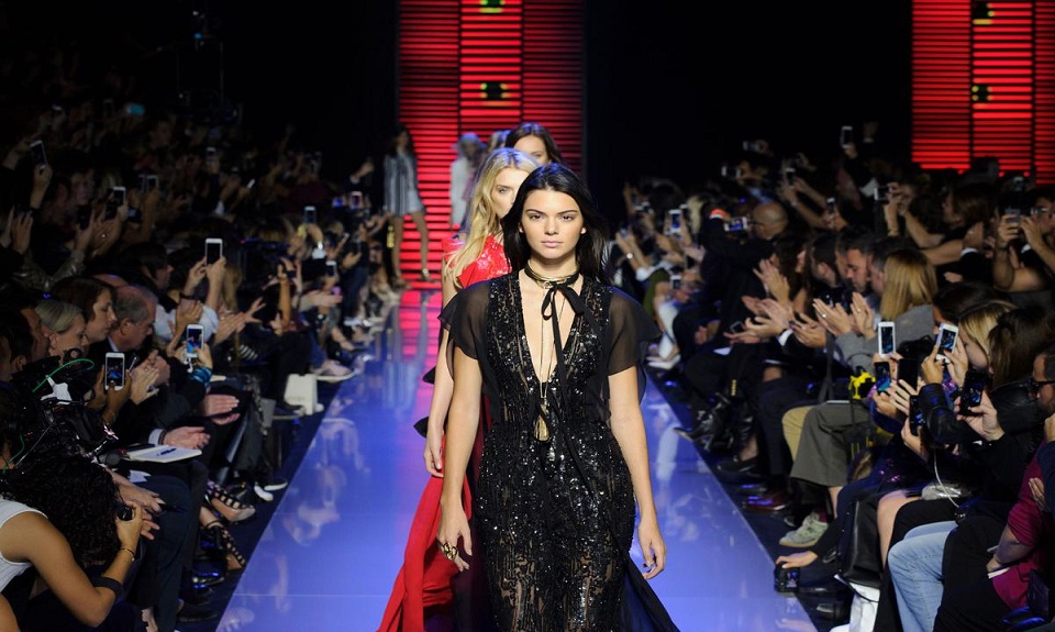 Elie Saab P/E 2016: l’eleganza è femmina
