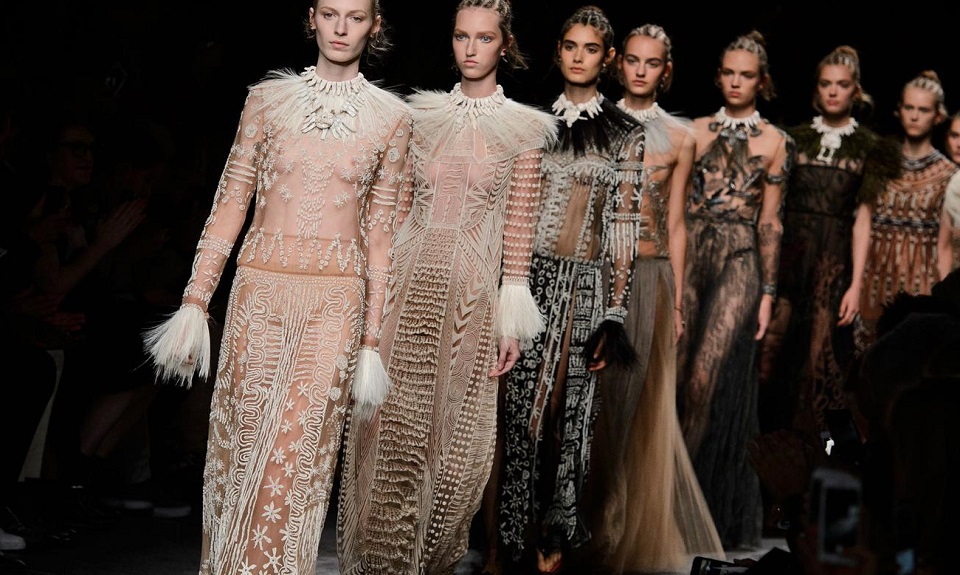 Valentino P/E 2016: totem e tabù