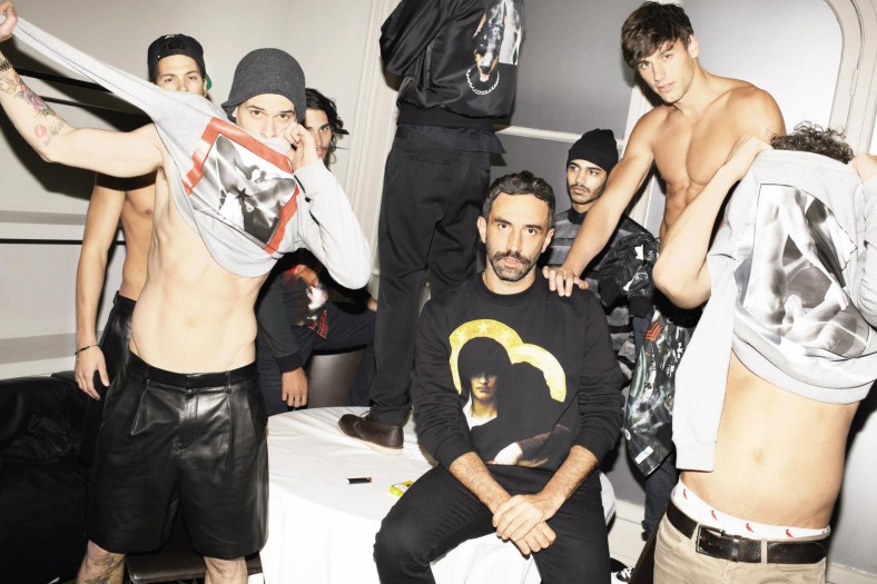 Riccardo Tisci per Givenchy: un alchemico bilustro di croci e delizie