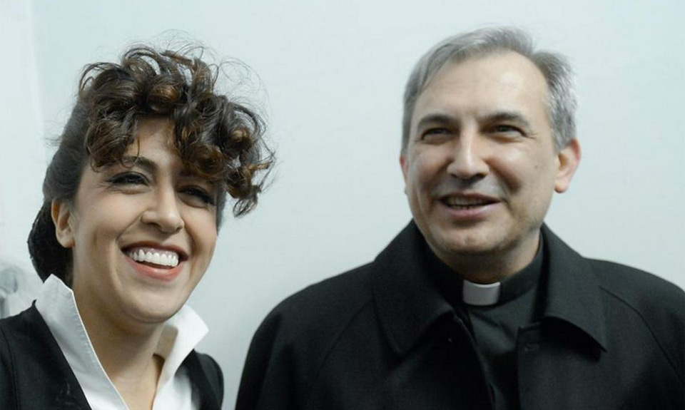 MONSIGNOR VALLEJO: DETENZIONE DORATA