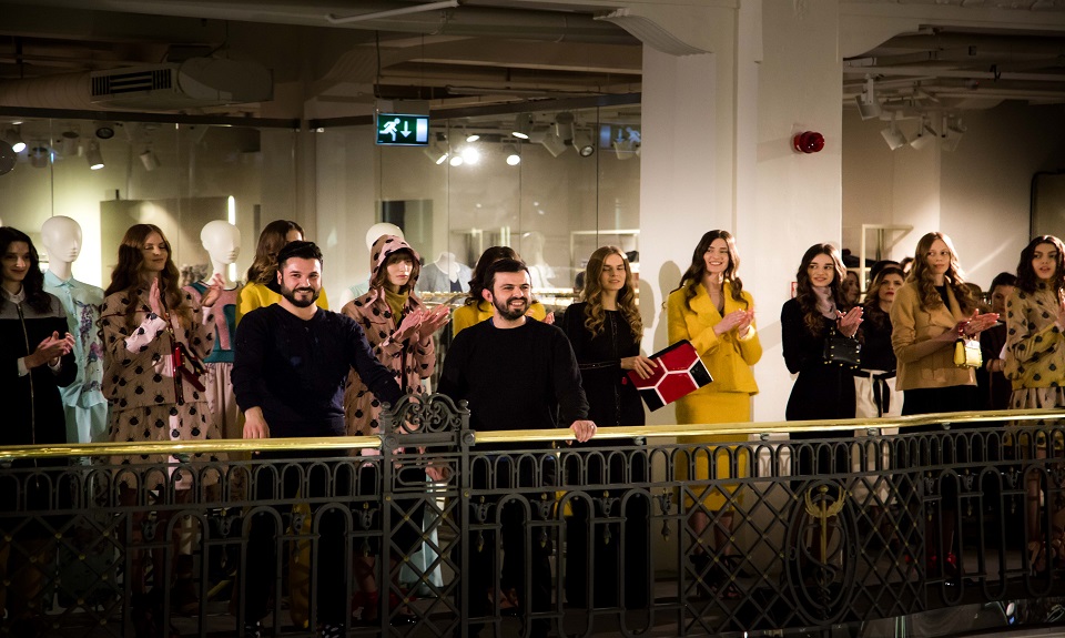 Quattromani: il rituale dell’Argia domina la collezione del duo di stilisti