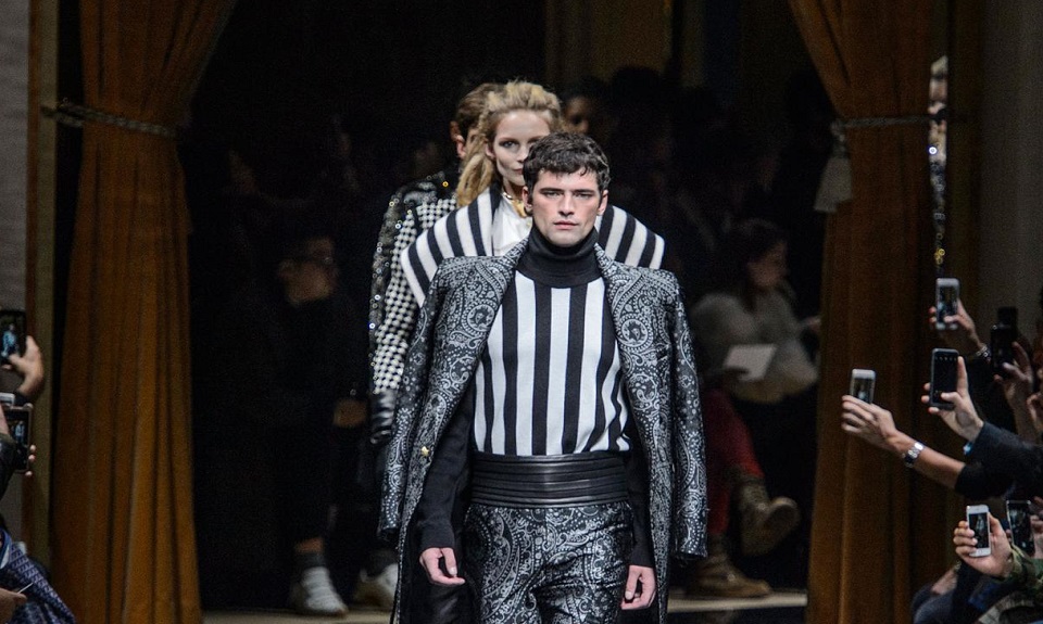 Balmain omaggia la Francia e Napoleone