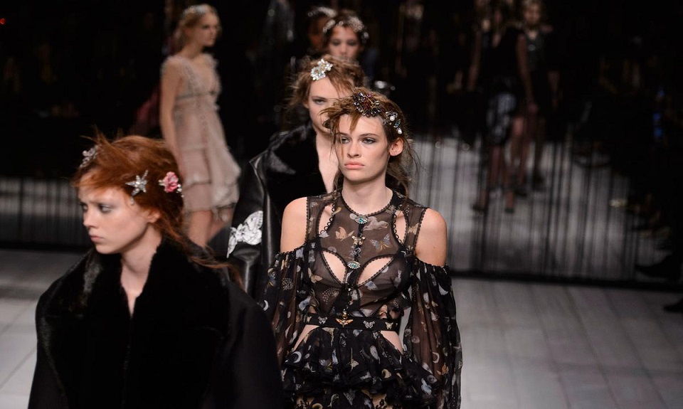 Londra: Il ritorno di Alexander McQueen tra esoterismo e romanticismo