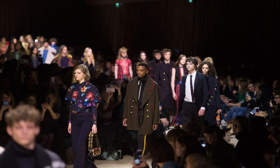 Burberry reiventa l’heritage british