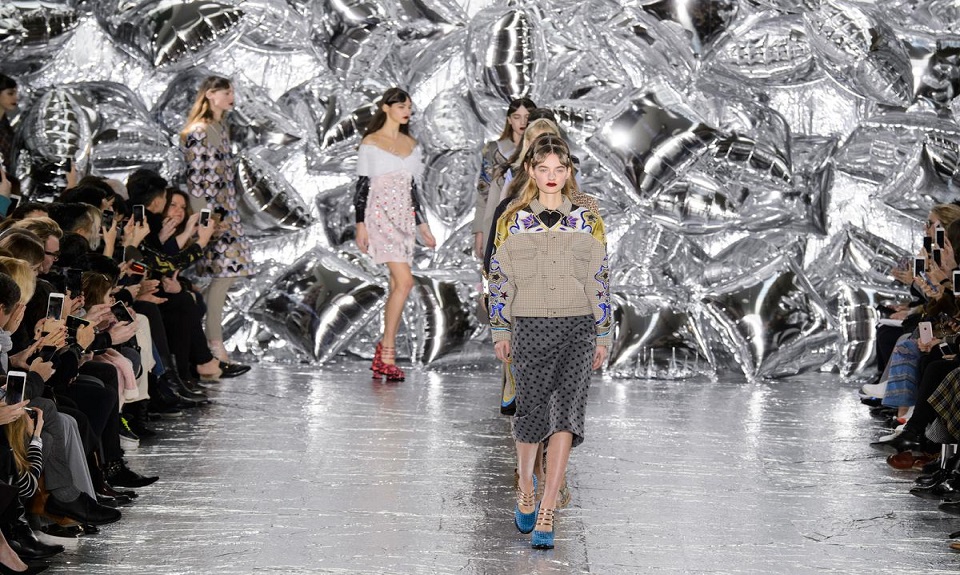 Mary Katrantzou: “esplosione” pop a Londra