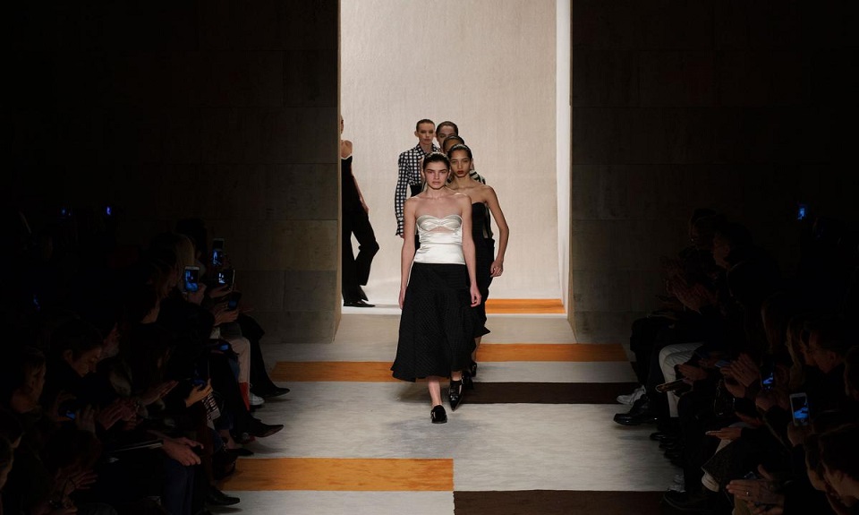 Victoria Beckham: la femminilità sfila a New York