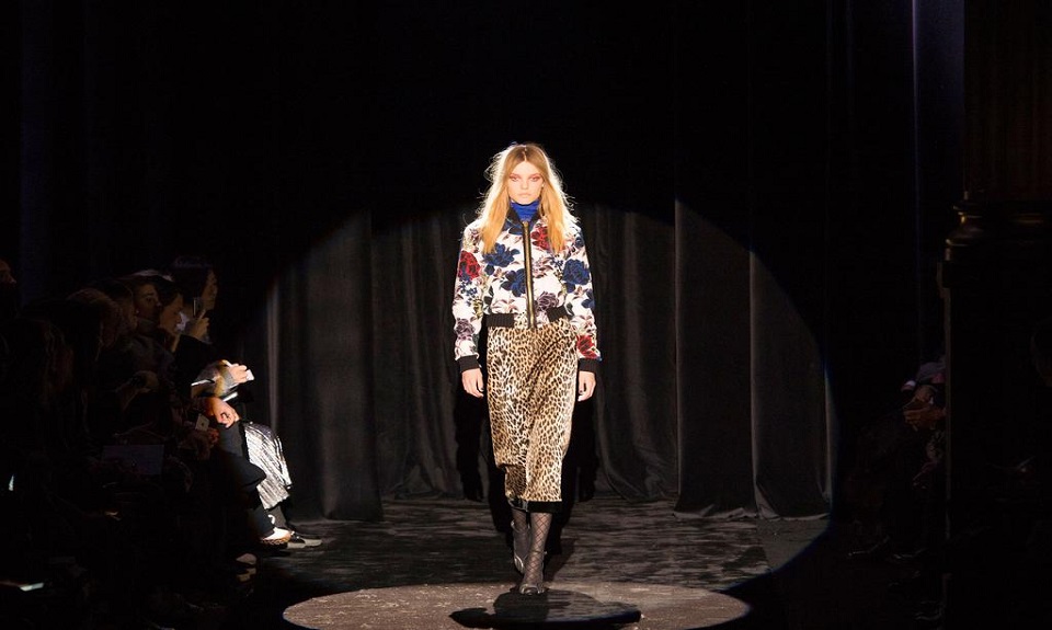 La femme fatale di Emanuel Ungaro incanta Parigi