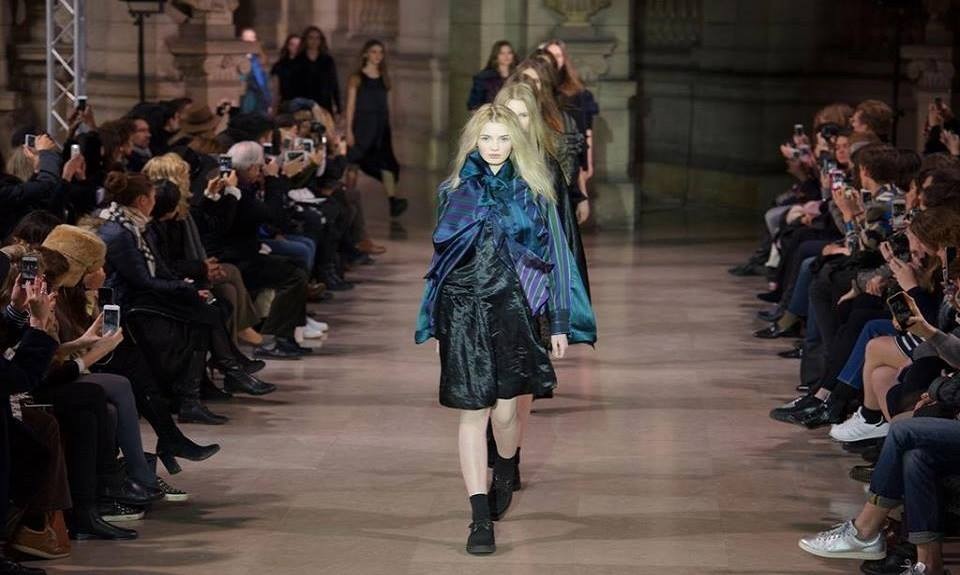 Sfila a Parigi il decostruttivismo di Moon Young Hee