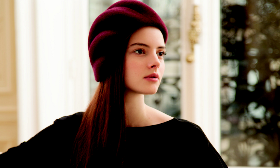 Viaggio nello stile parigino: Krasnova, modista tra vintage e futuro