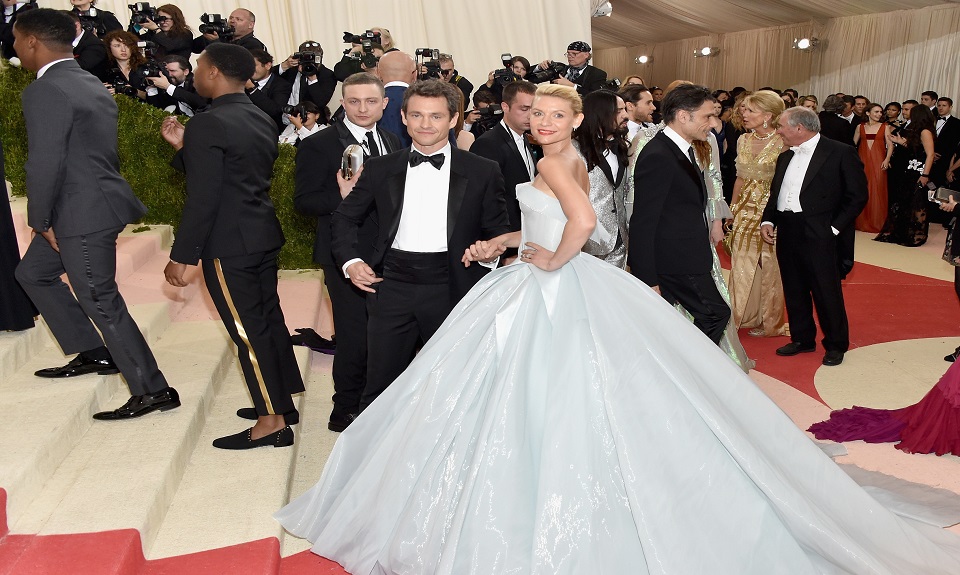 Claire Danes: una cenerentola fluorescente al Met Ball