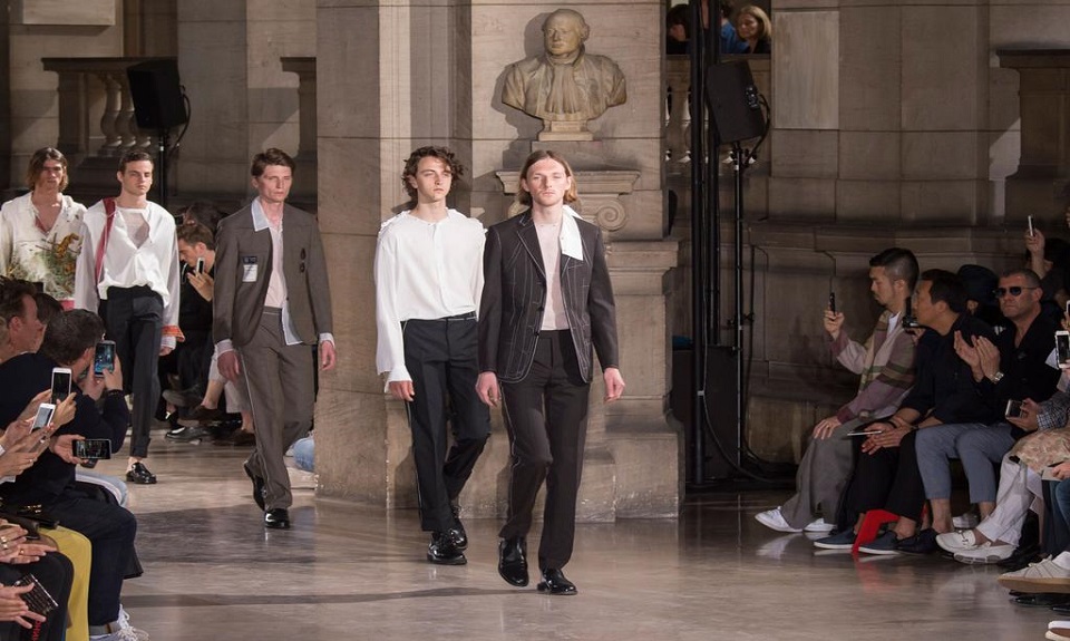 Paris Fashion Week. Maison Margiela omaggia Leonard Cohen