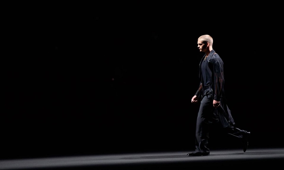 Milano Moda Uomo: Versace omaggia Prince