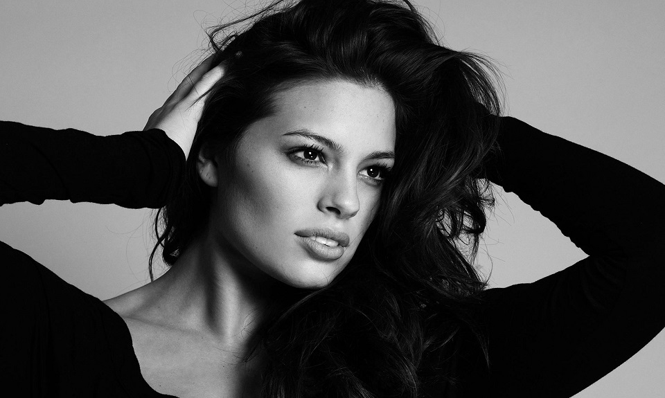 La modella curvy Ashley Graham è il nuovo volto di H&M