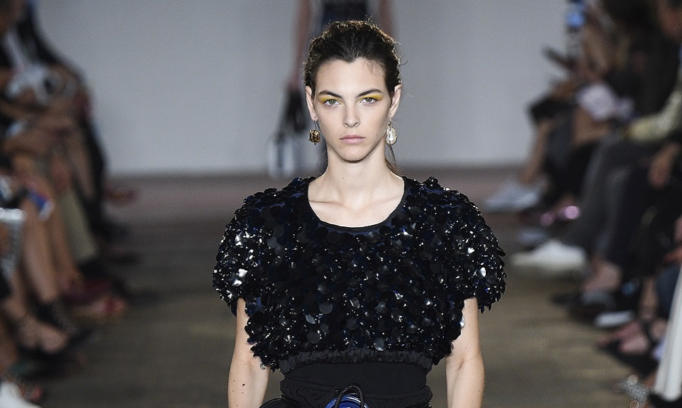 Il lontano Oriente sfila da Sportmax