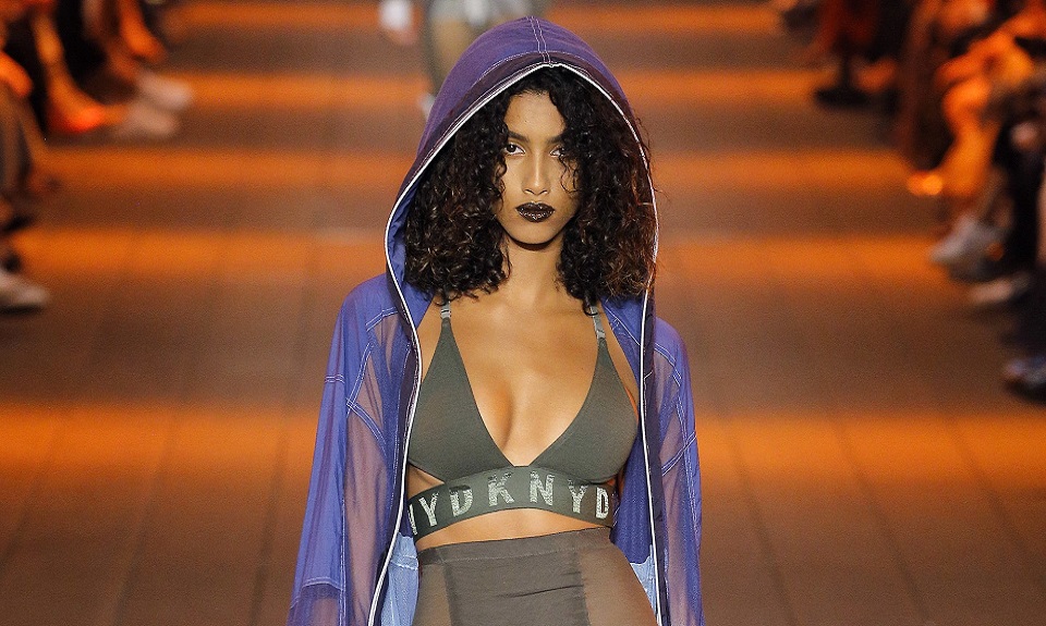 New York Fashion WeeK: DKNY presenta la sua collezione urban chic