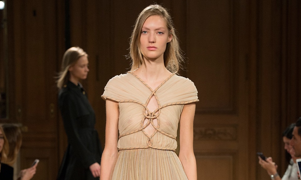 Vionnet: il minimalismo sfila a Parigi