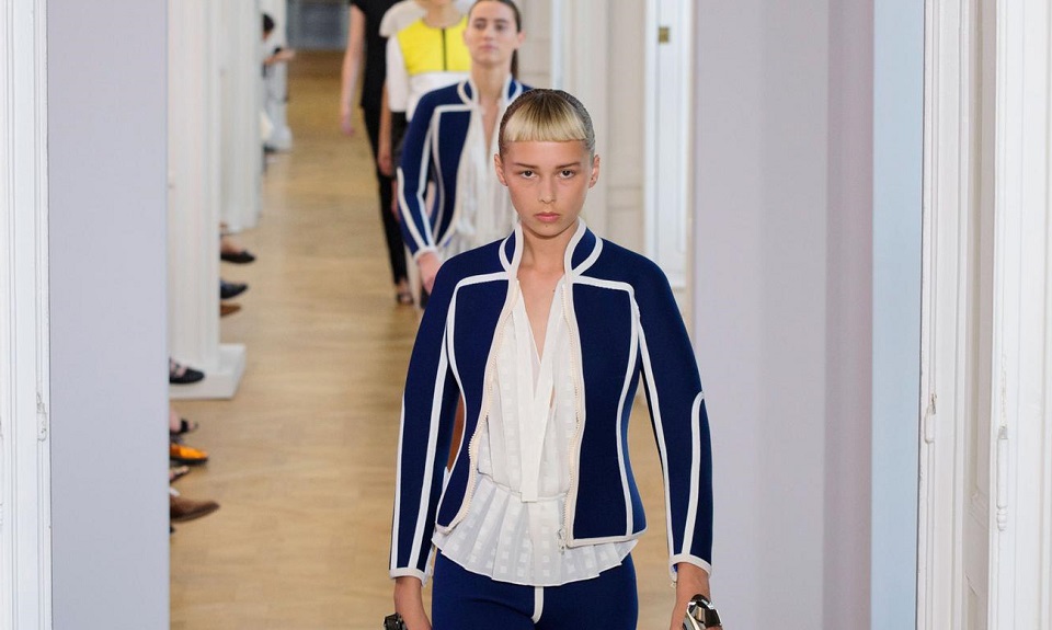 Sfila a Parigi la couture future di Courrèges