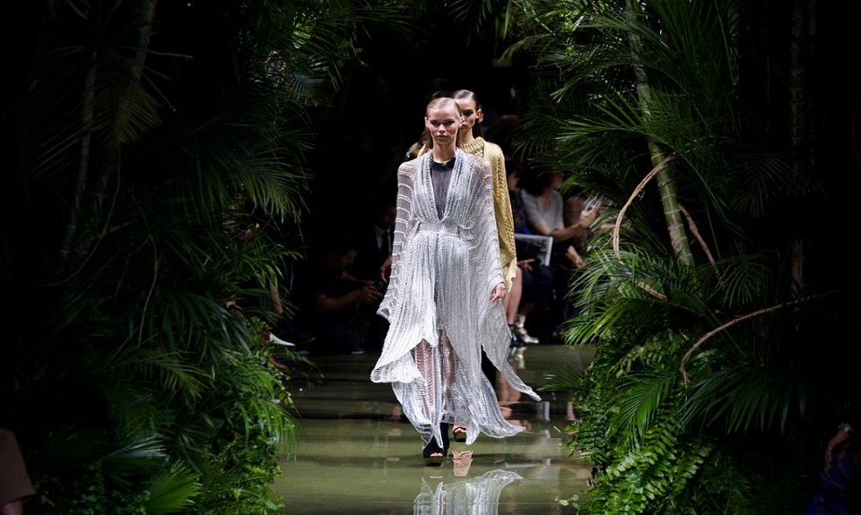 Balmain: Olivier Rousteing si dimostra il grande creativo di Parigi