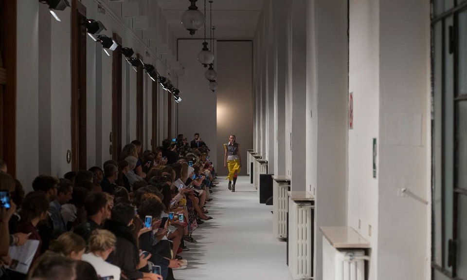 Daizy Shely. Esplosione di colore alla Milano Fashion Week