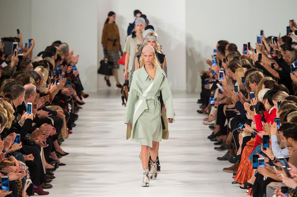 Maison Margiela. Con John Galliano gli alieni sfilano a Parigi