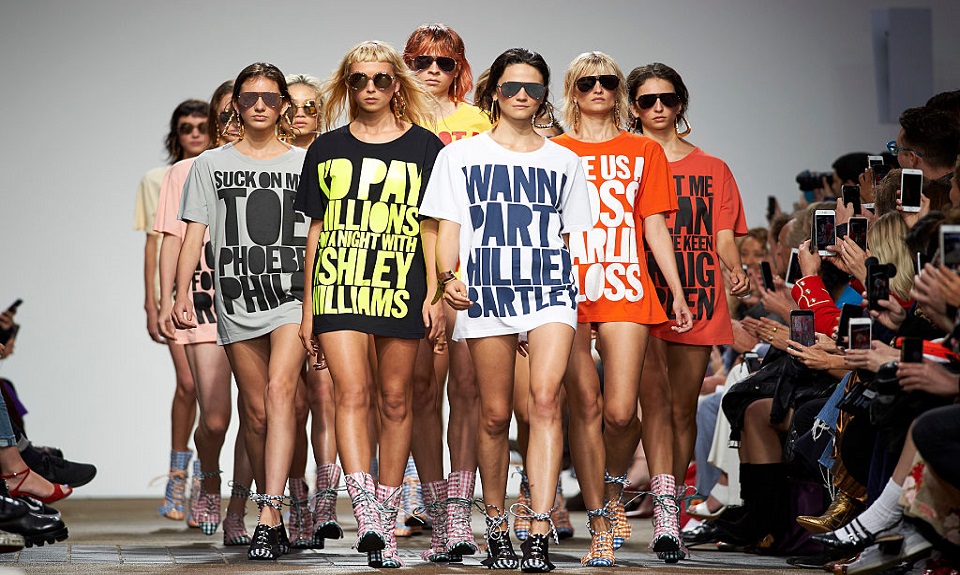 Sfila a Londra la cowgirl di House of Holland