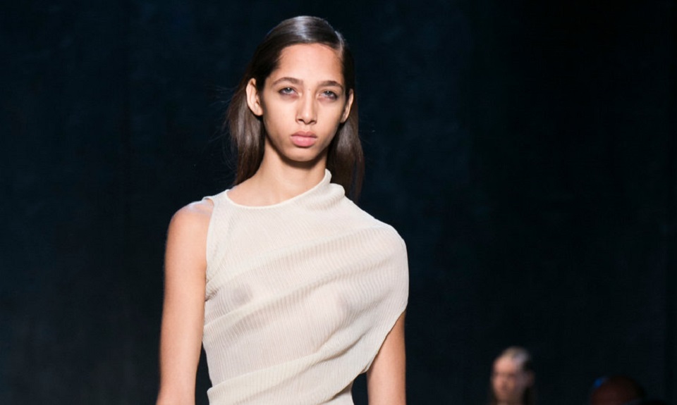 Narciso Rodríguez: minimalismo chic tra guizzi futuristi