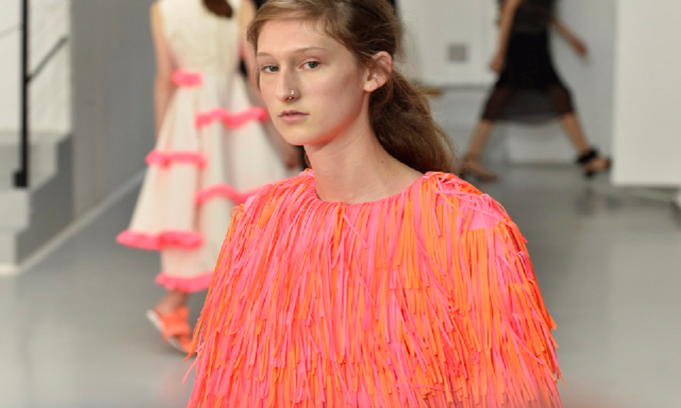 Paskal: esplosione al neon alla Parigi Fashion Week