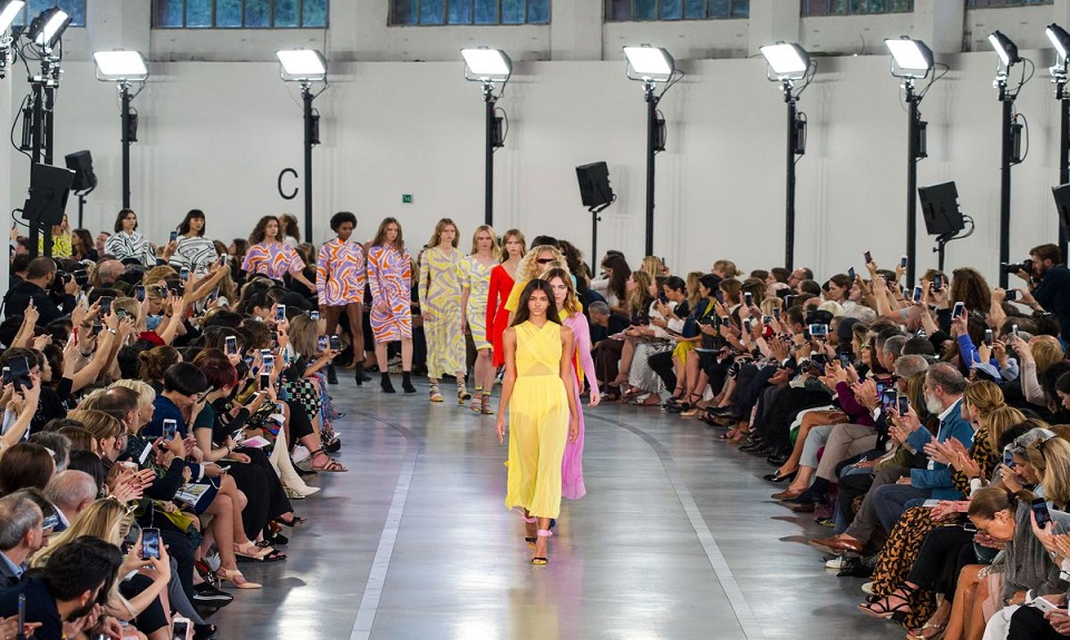 MILAN FASHION WEEK: GRAFISMI VITAMINICI DA EMILIO PUCCI