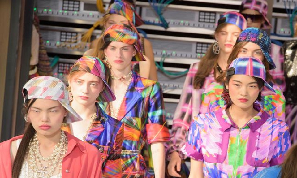 La donna robotica di Chanel