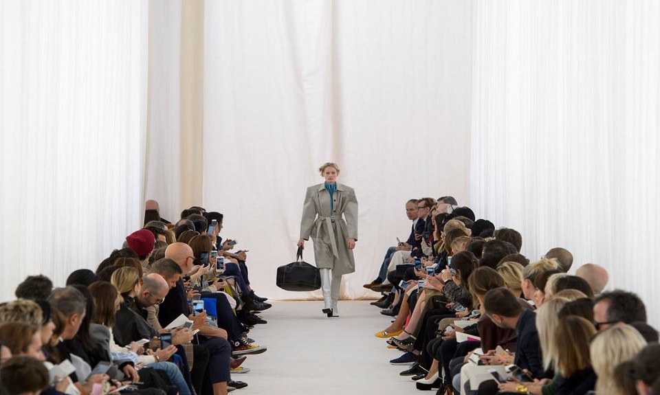 Demna Gvasalia stravolge i codici estetici di Balenciaga