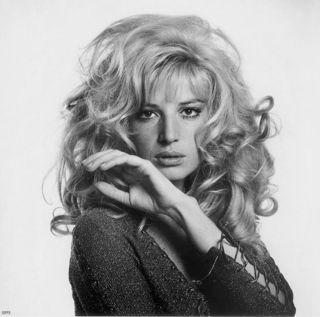 Monica Vitti in una foto di Henry Clarke, Vogue Paris, febbraio 1969