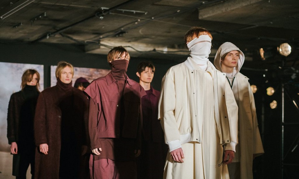 Sfila a Londra il minimalismo sporty di Berthold