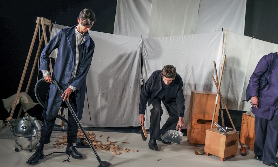 L’eleganza disimpegnata dell’uomo Phoebe English