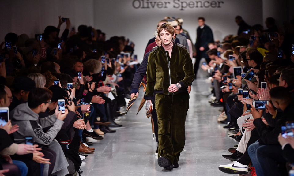 Lo stile British trionfa sulla passerella di Oliver Spencer