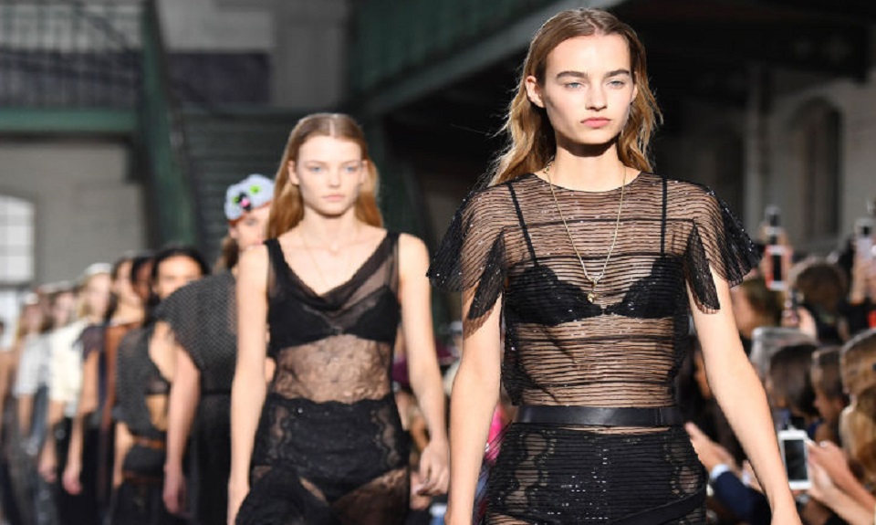 Tendenze moda PE2017: black