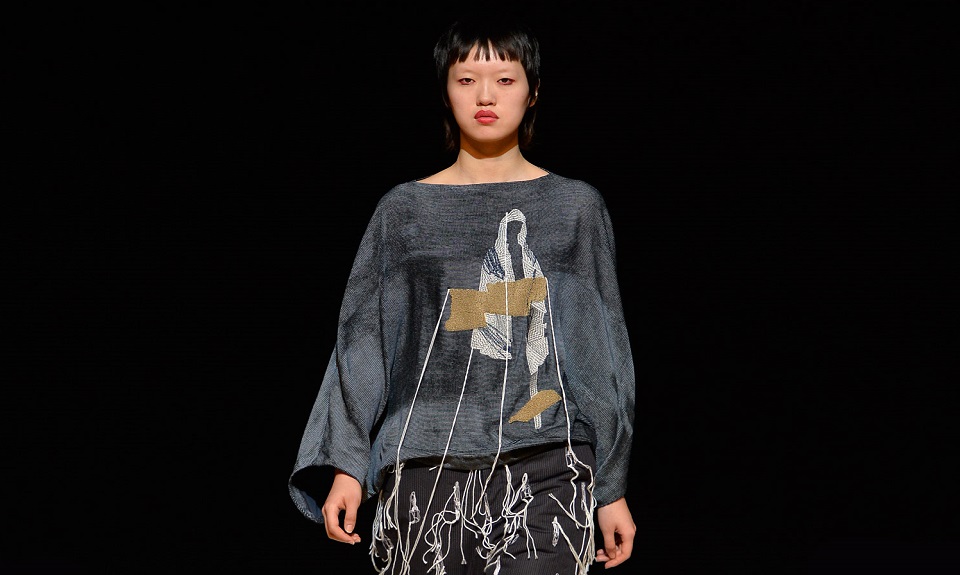 Sfila a Londra la speculazione filosofica di Chalayan