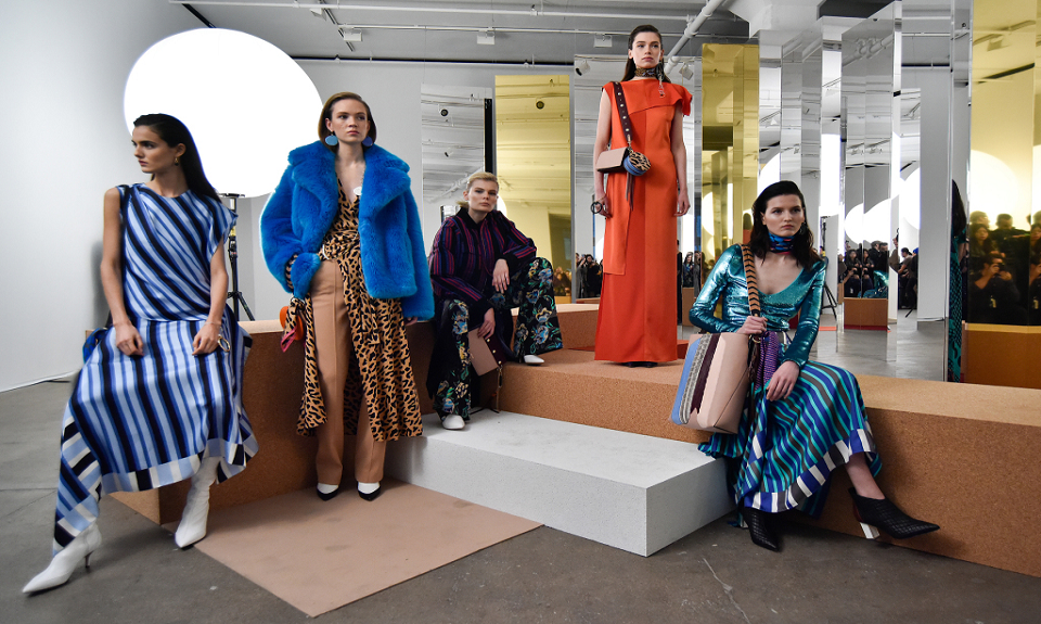 L’eccentrica lady di Jonathan Saunders per Diane von Furstenberg