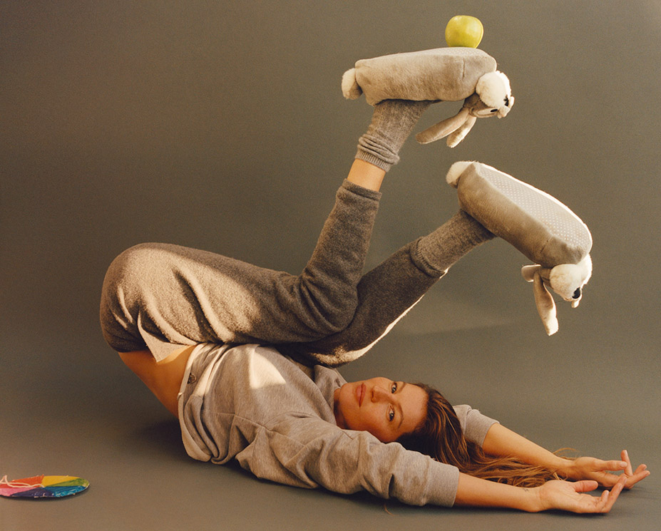 GISELE BÜNDCHEN SENZA TRUCCO NELL’INTIMITA’ DI CASA PER VOGUE ITALIA