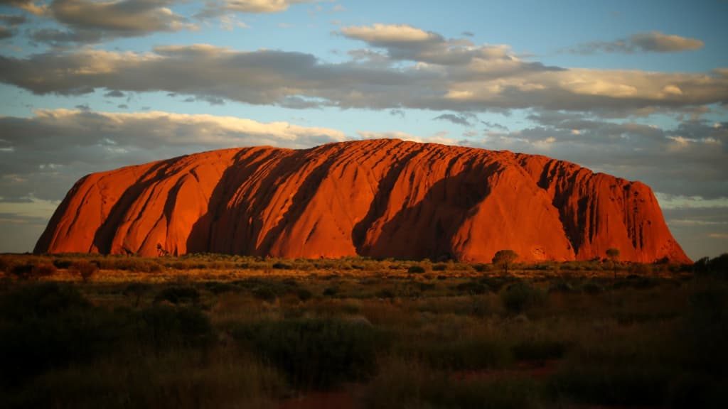 http_cdn.cnn.comcnnnextdamassets170522155948-uluru-stock-image