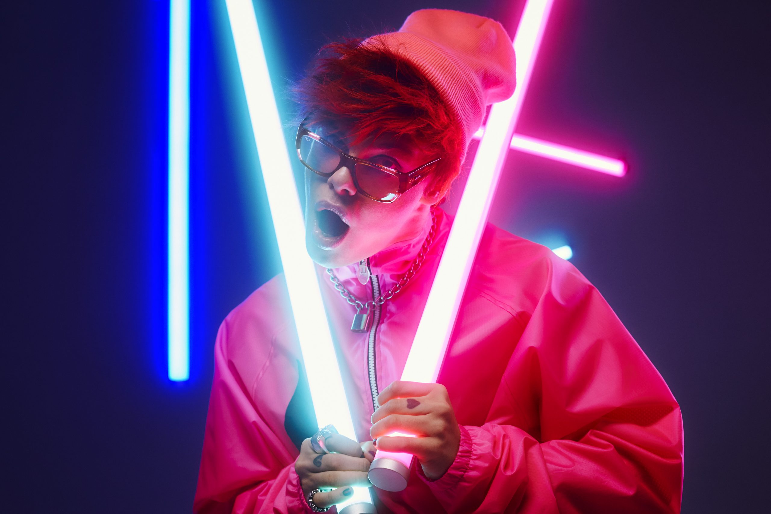 Ray-Ban lancia “The weird collection styled by Yungblud. You’re on”