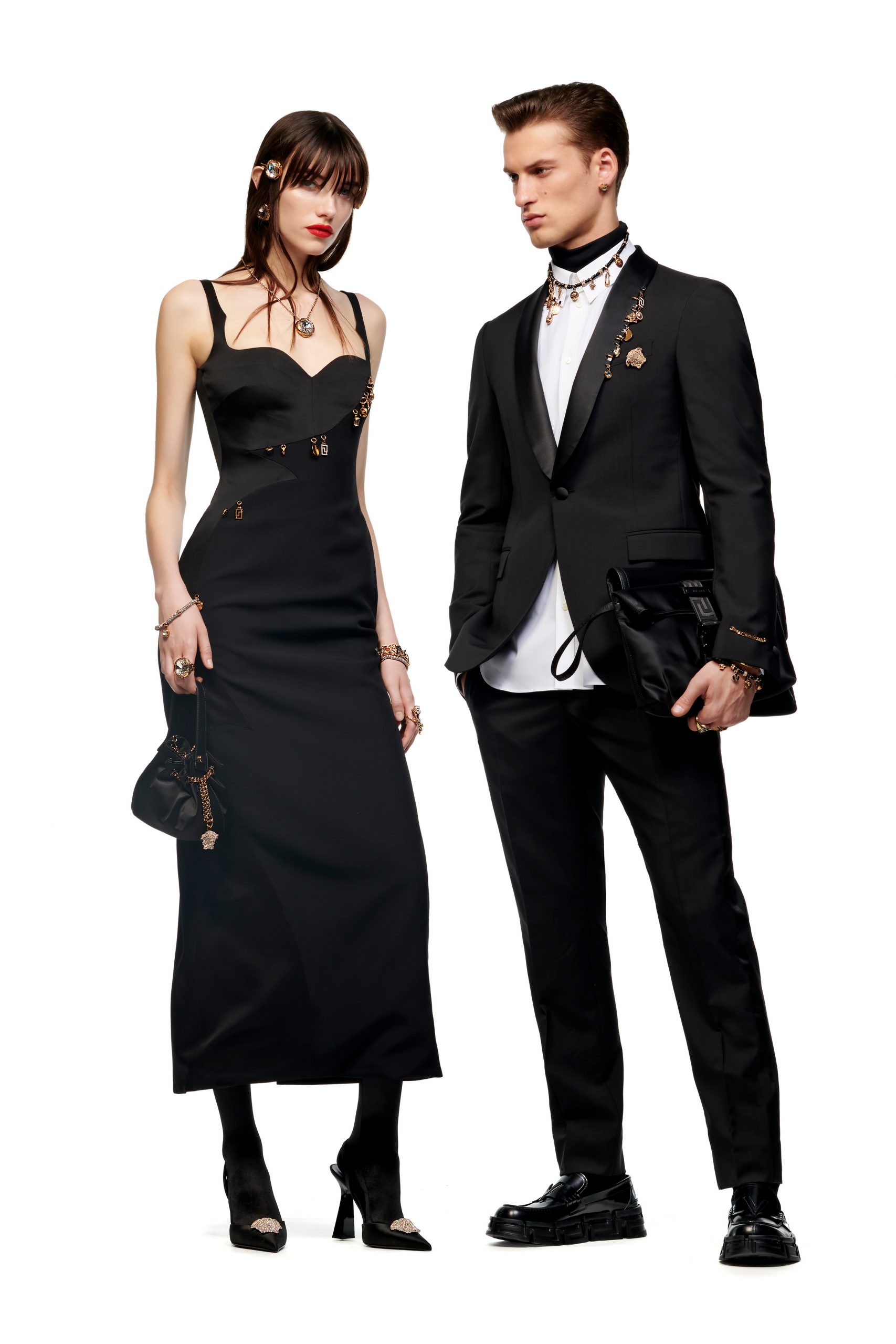 Versace abbraccia la realtà virtuale e celebra il Natale
