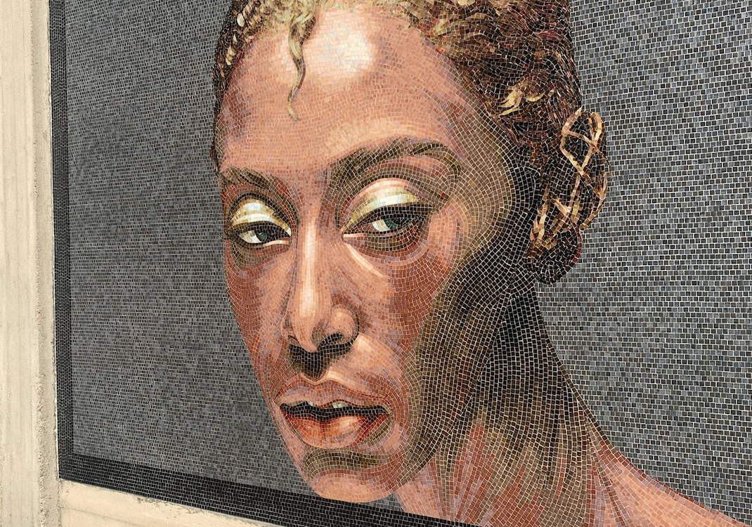 Un grande mosaico alla Cittadella degli Archivi di Milano per celebrare Donyale Luna, la prima top model nera della storia