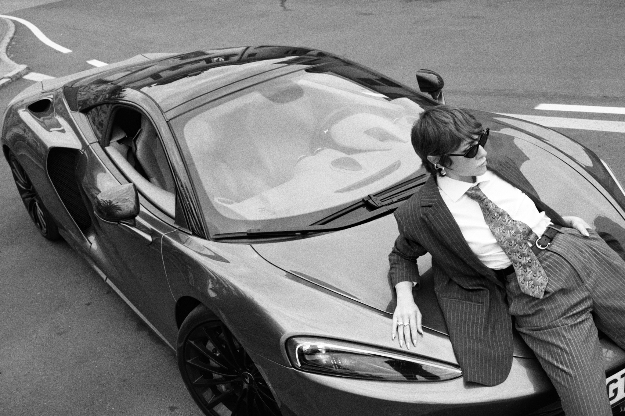 SNOB e McLaren in un tour indimenticabile.  Testimonial Miriam De Nicolò alla guida della McLaren GT