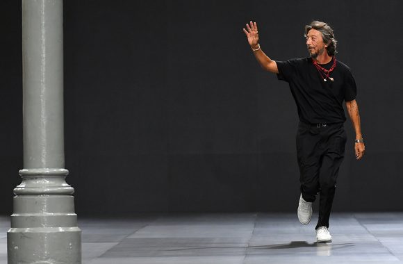 Giovani e liberi attraverso gli occhi di Pierpaolo Piccioli: dopo 25 anni il designer lascia la maison Valentino