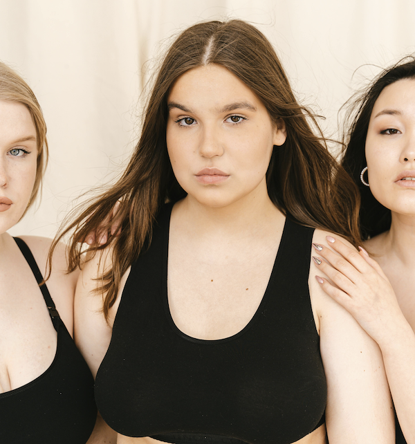 Dalla passerella alla vita di tutti i giorni: come le tendenze nella moda-plus size ridefiniscono lo stile moderno