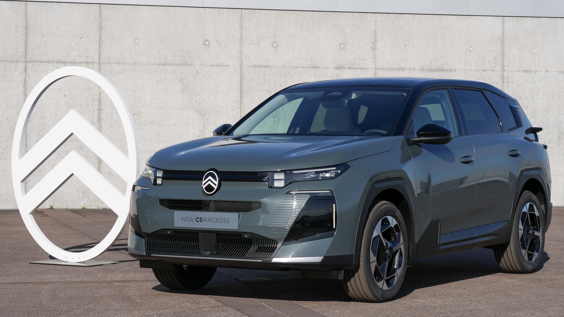 Nella “Ville Lumière” svelata la nuova Citroën C5 Aircross